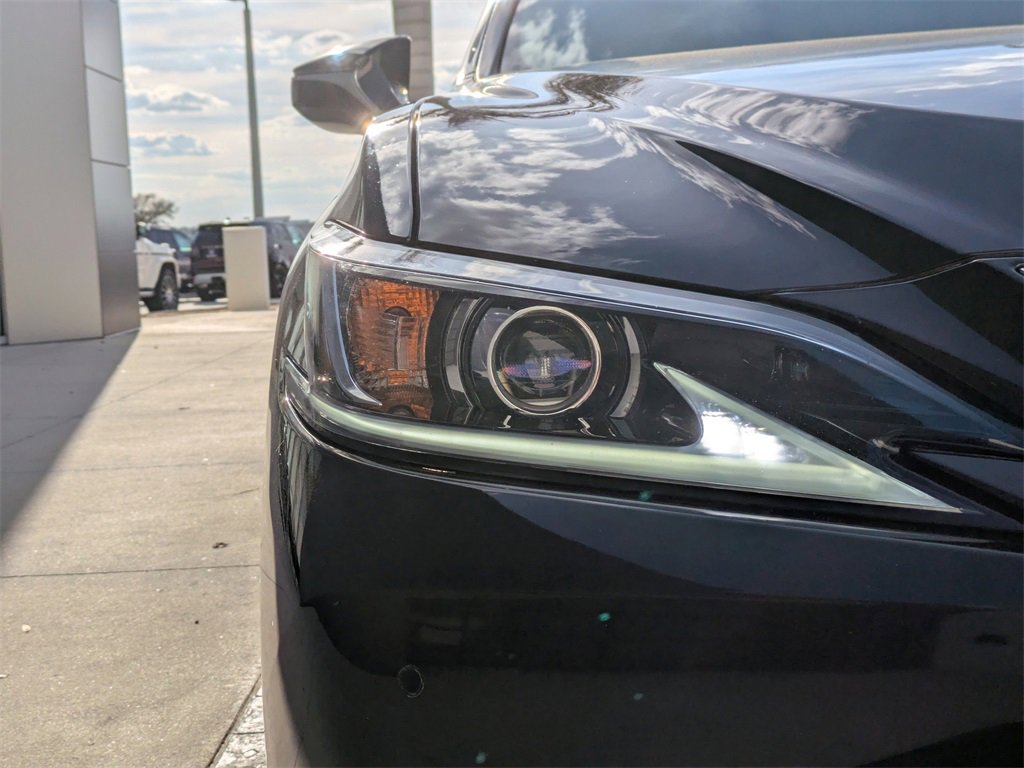 Used 2020 Lexus ES 300h w/ Premium Package image 10