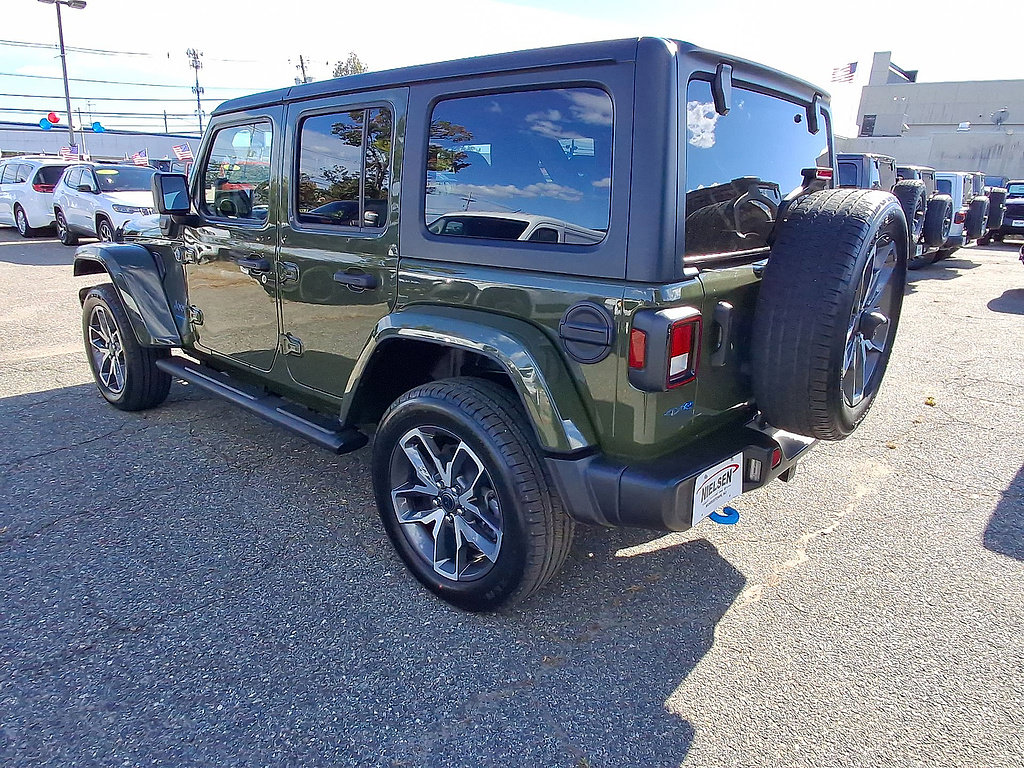 Used 2024 Jeep Wrangler Unlimited w/ Convenience Group AWD/4WD image 6