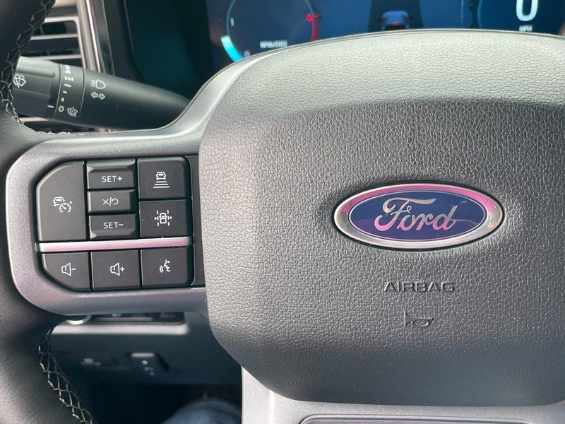 New 2026 Ford F250 Lariat w/ Black Appearance Package image 31