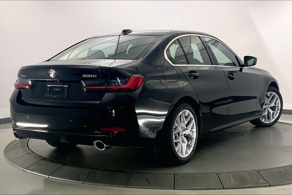 Used 2025 BMW 330i xDrive Sedan w/ Premium Package AWD/4WD image 12
