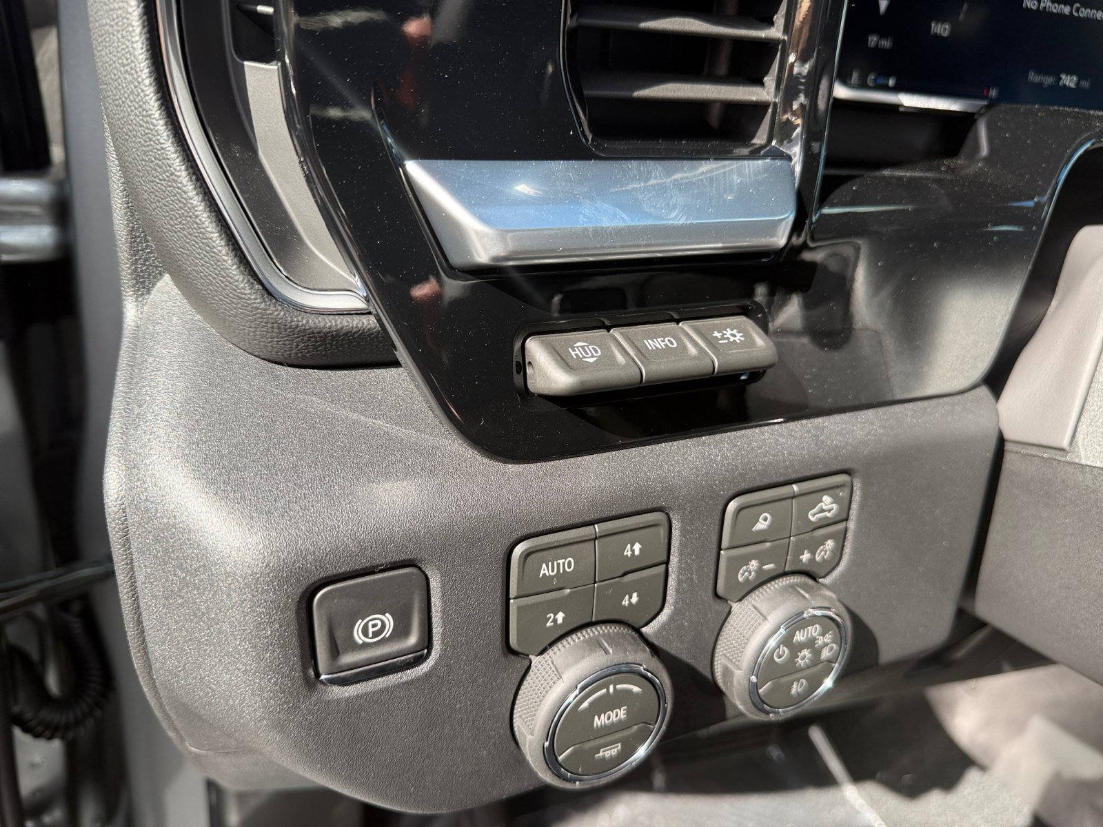 New 2026 Chevrolet Silverado 2500 LTZ w/ LTZ Plus Package AWD/4WD image 18