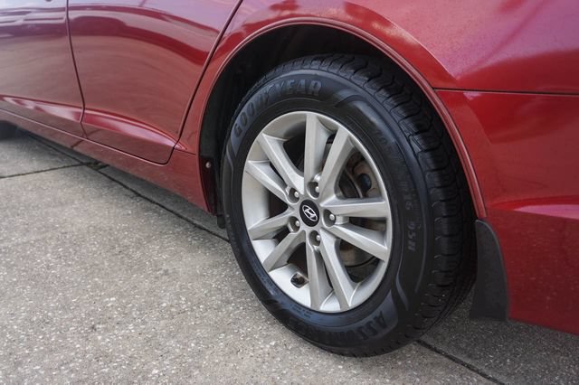 Used 2015 Hyundai Sonata SE w/ Winter Package FWD image 4