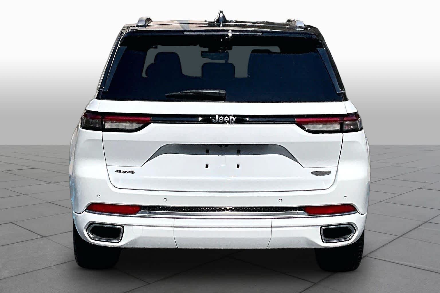 Used 2022 Jeep Grand Cherokee Summit AWD/4WD image 5