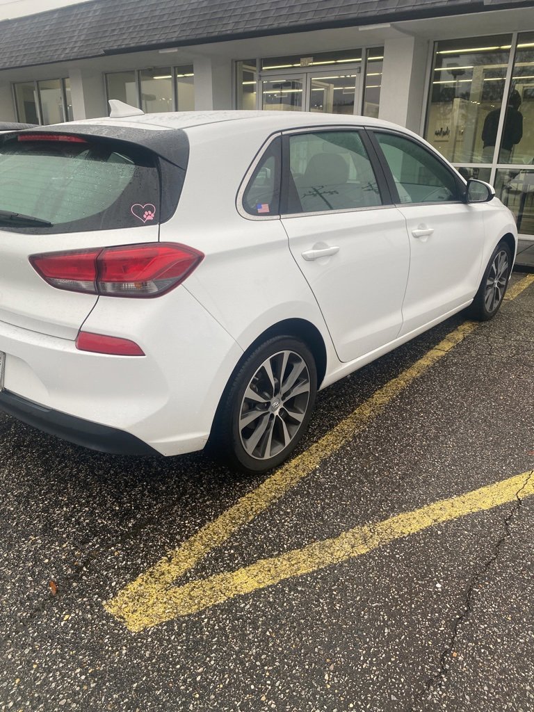 Used 2020 Hyundai Elantra GT image 3