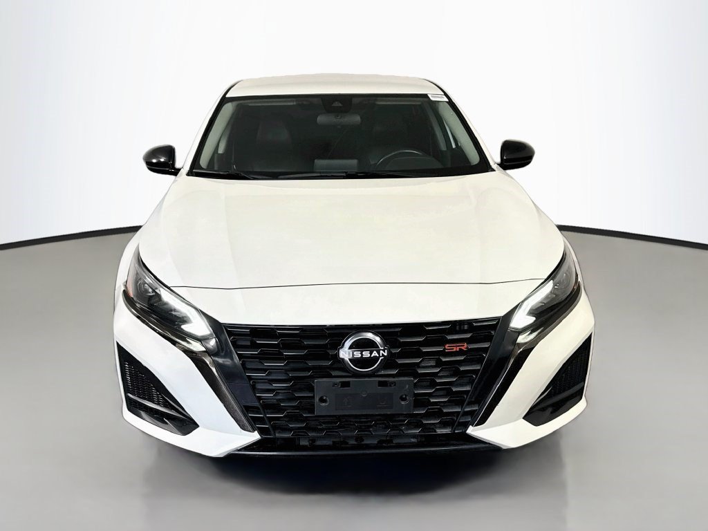 Used 2023 Nissan Altima 2.5 SR FWD image 2