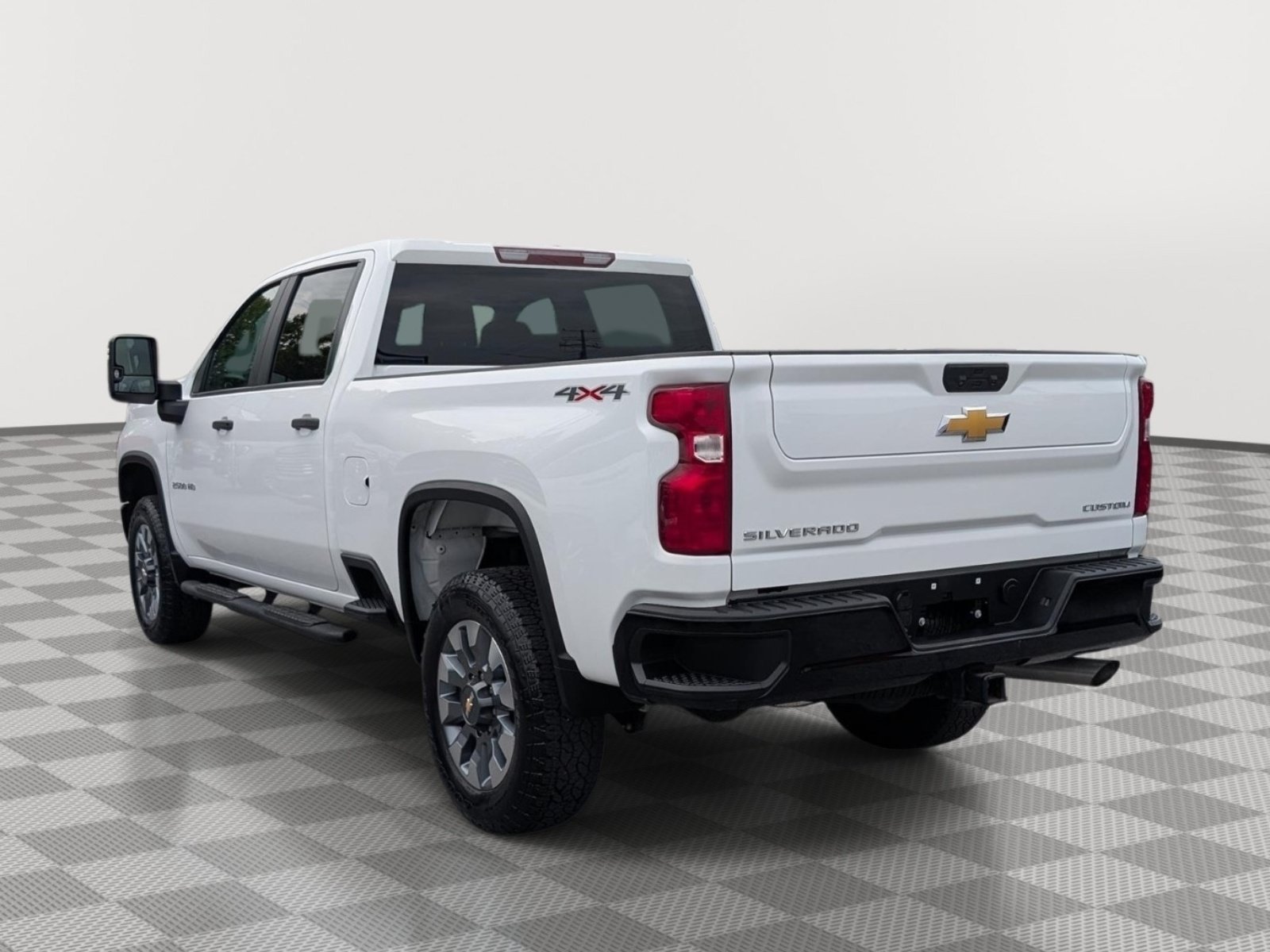 Used 2022 Chevrolet Silverado 2500 Custom w/ Custom Value Package AWD/4WD image 3