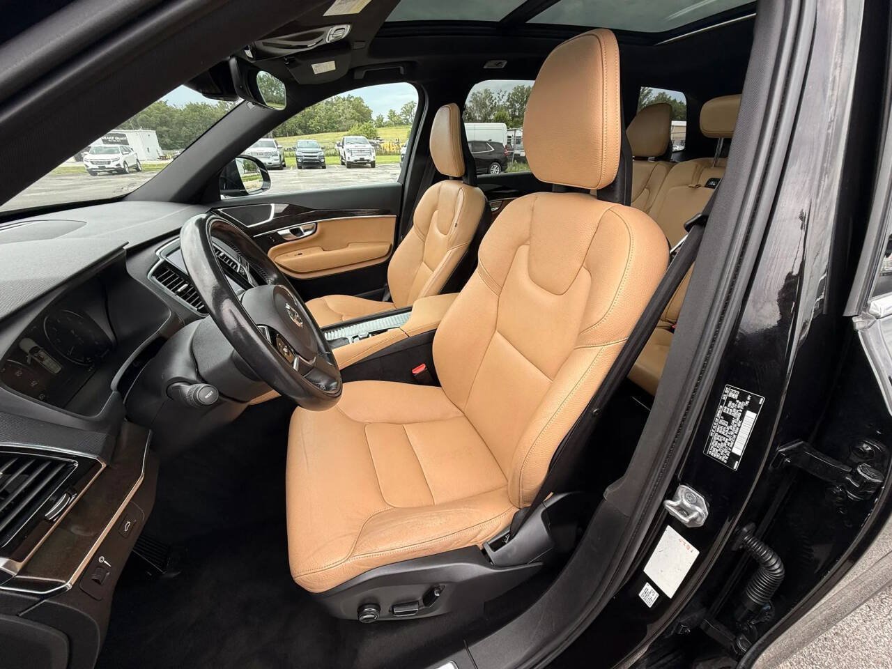 Used 2018 Volvo XC90 T6 Momentum w/ Convenience Package AWD/4WD image 14