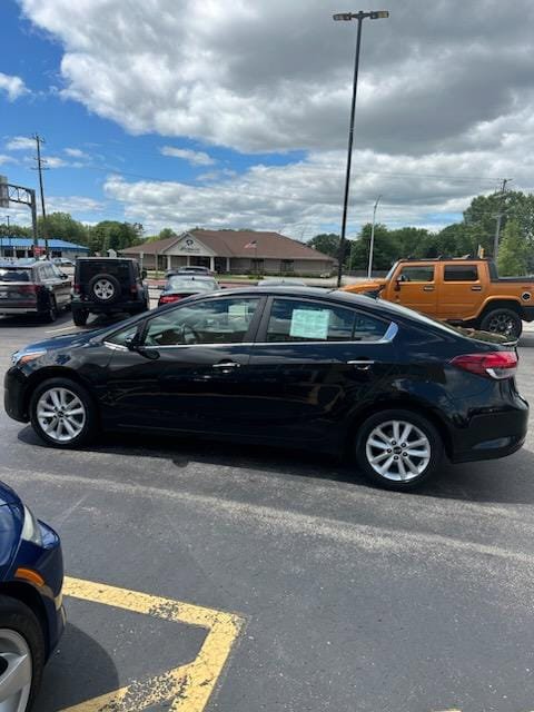 Used 2017 Kia Forte S w/ S Premium Package image 2