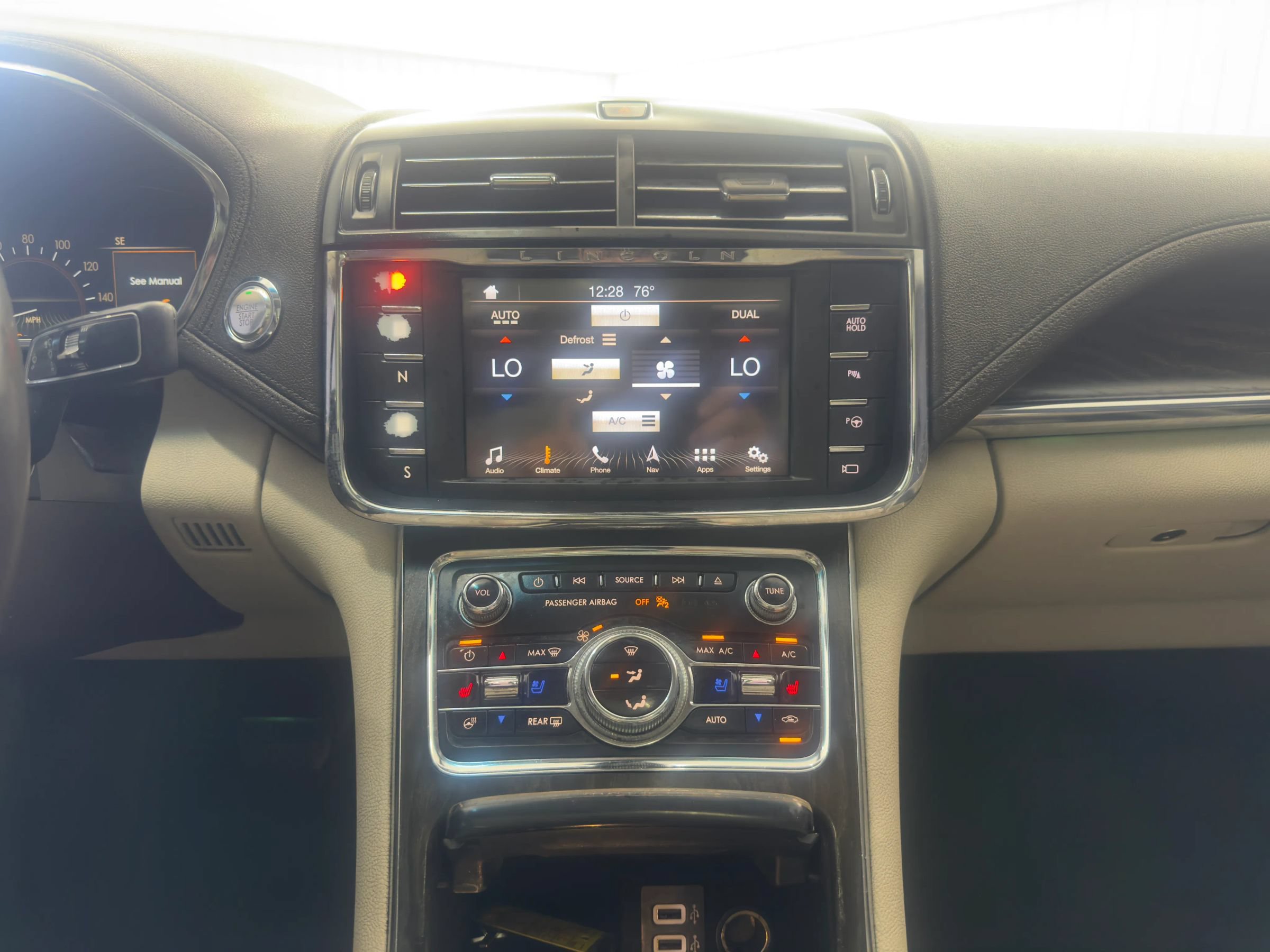 Used 2017 Lincoln Continental Select w/ Technology Package FWD image 17