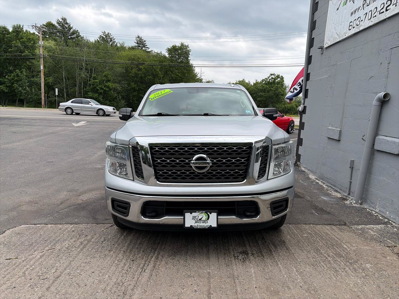 Used 2017 Nissan Titan SV AWD/4WD image 3