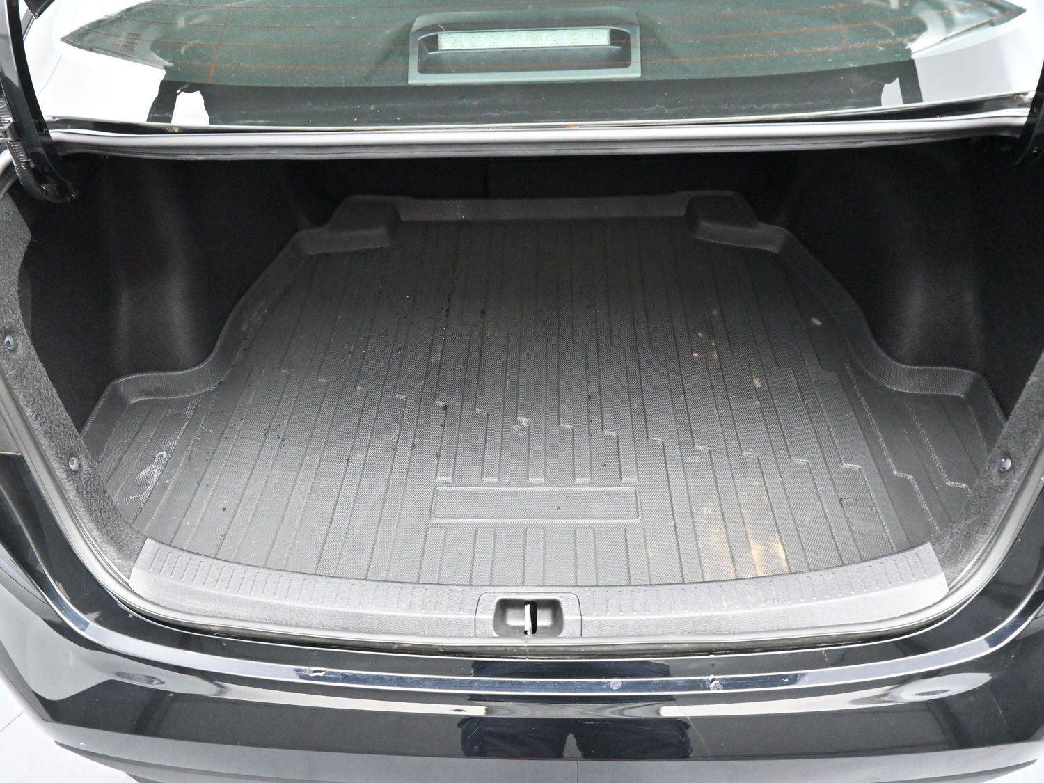 Used 2024 Toyota Corolla LE w/ LE Convenience Package image 9