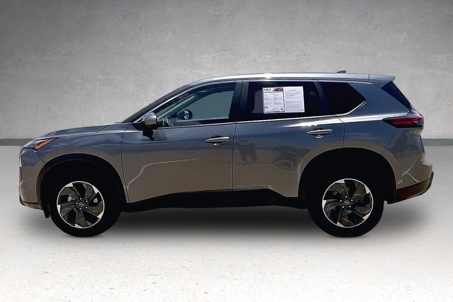 Used 2025 Nissan Rogue SV AWD/4WD image 3