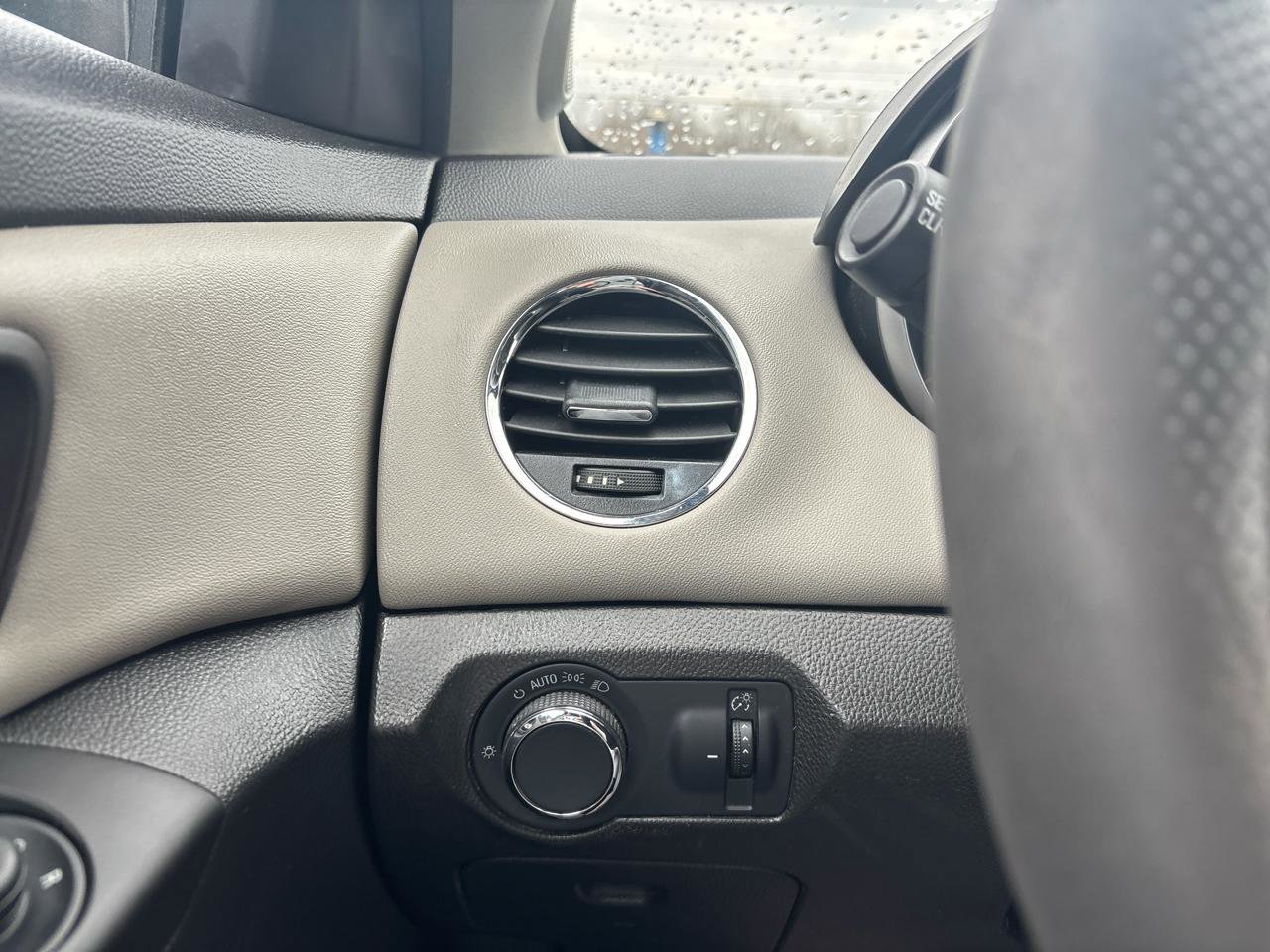 Used 2015 Chevrolet Cruze LS FWD image 26