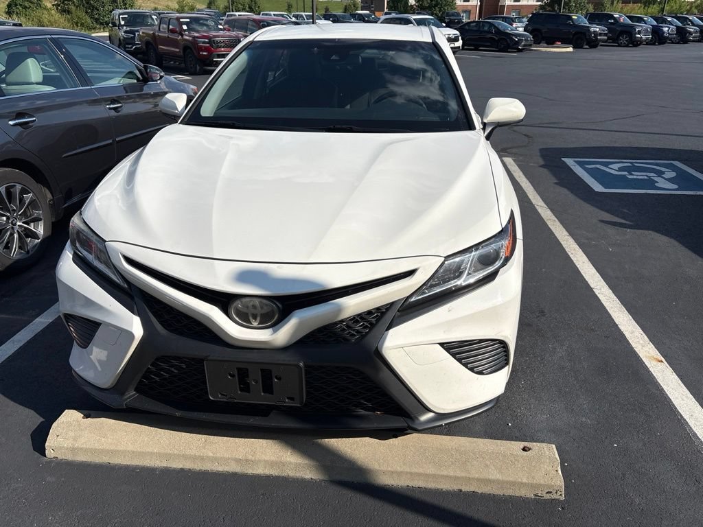Used 2018 Toyota Camry SE FWD image 3