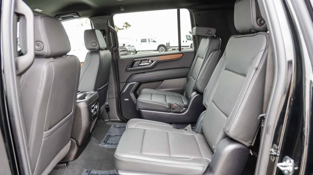 Used 2025 GMC Yukon XL Denali AWD/4WD image 22