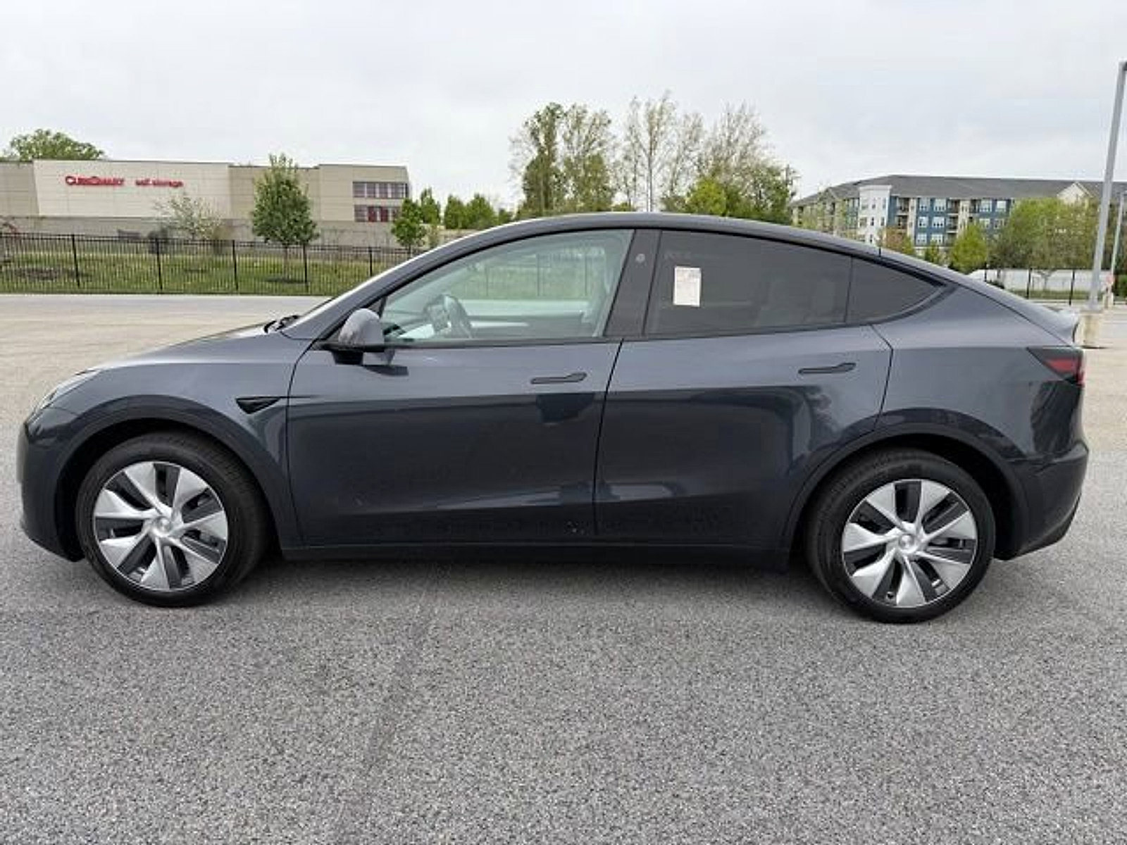 Used 2024 Tesla Model Y Long Range AWD/4WD image 4