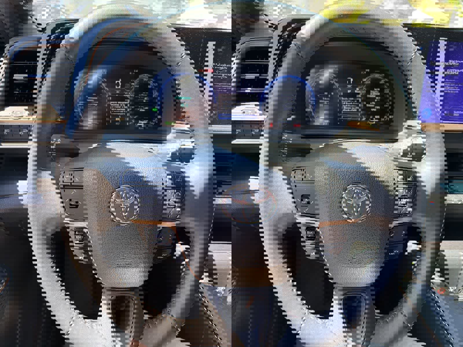 Used 2023 Toyota Crown Limited image 21