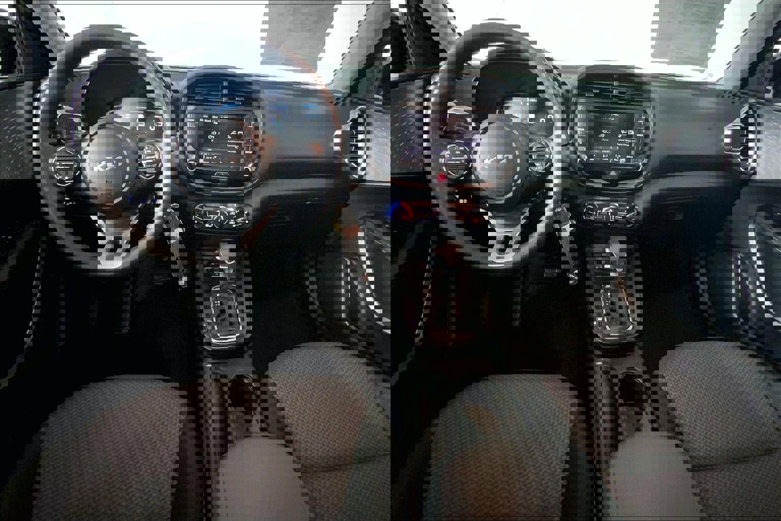 Used 2025 Kia Soul LX image 15