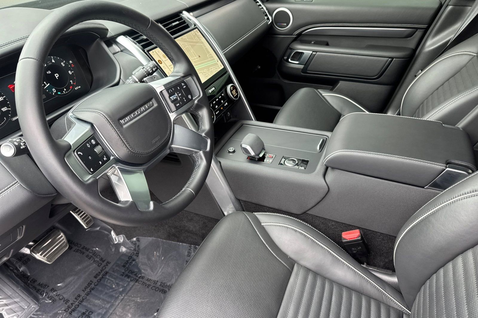 Certified 2024 Land Rover Discovery Metropolitan Edition image 9