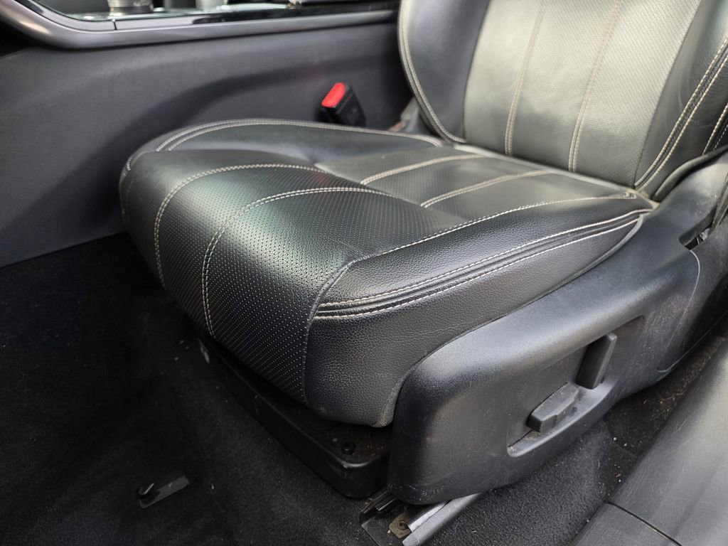 Used 2018 Land Rover Range Rover Velar S image 20