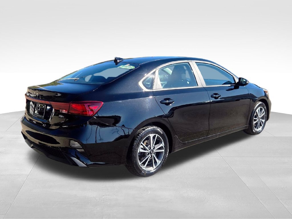 Used 2023 Kia Forte LXS w/ LXS Technology Package FWD image 7