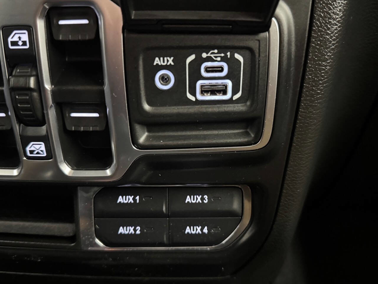 Used 2021 Jeep Wrangler Unlimited Sahara w/ Cold Weather Group image 38