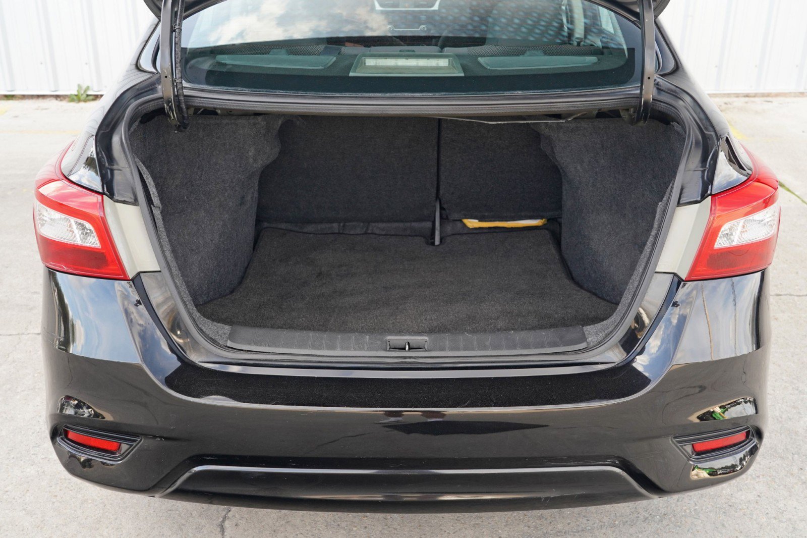 Used 2018 Nissan Sentra S image 9