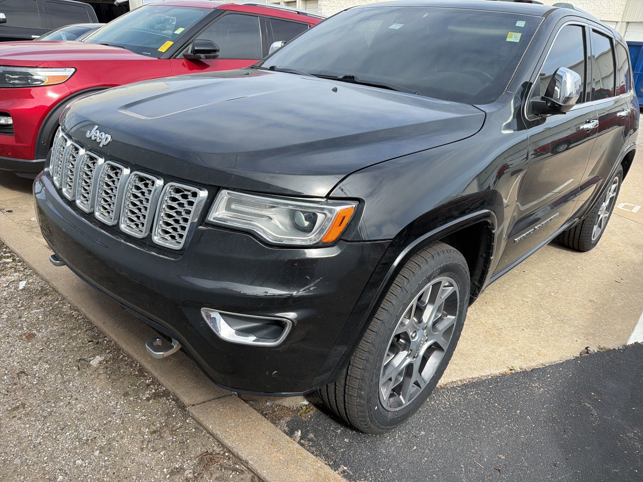 Used 2019 Jeep Grand Cherokee Overland RWD image 1