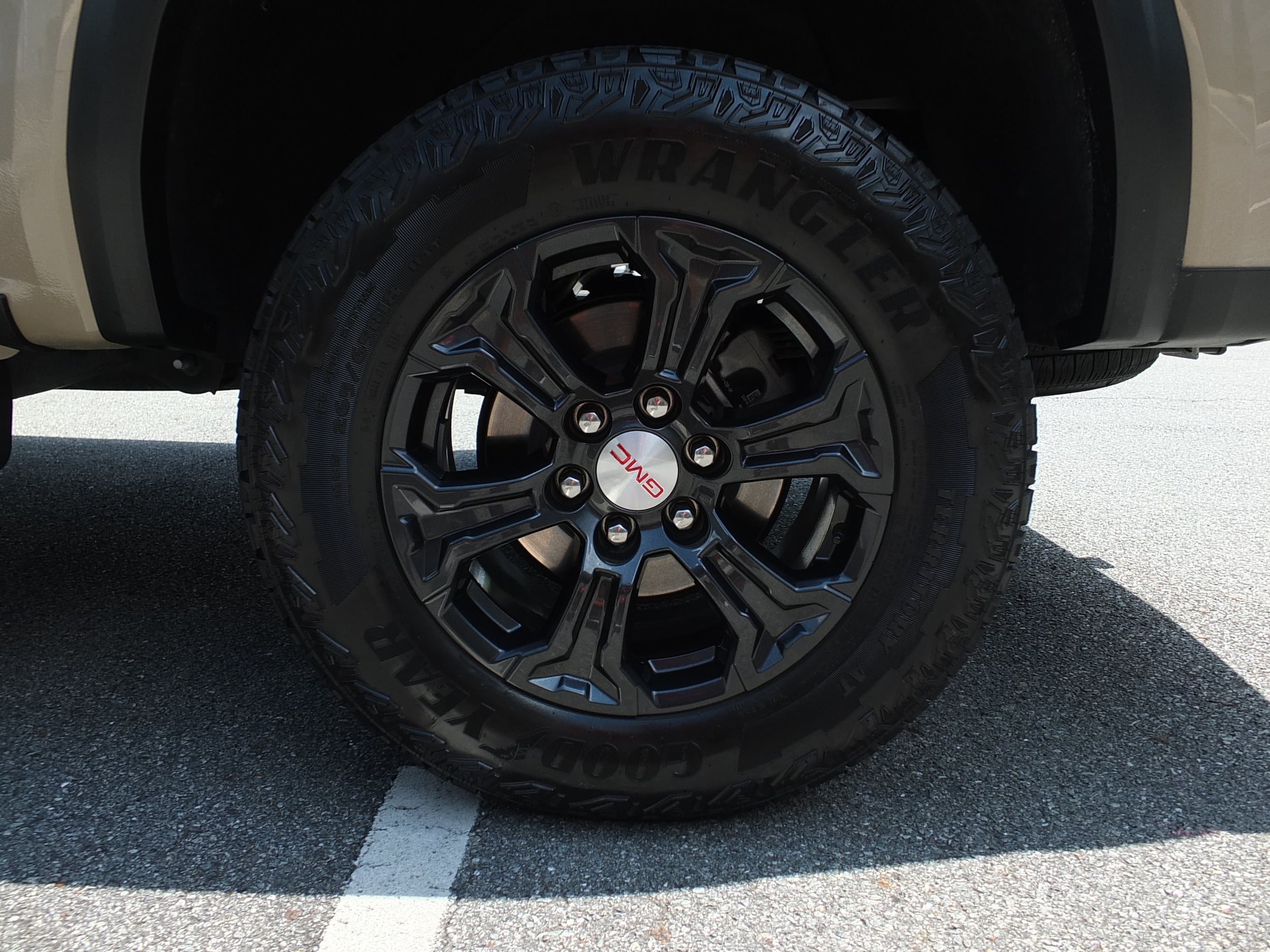 Used 2024 GMC Canyon Elevation w/ Elevation Premium Package AWD/4WD image 11