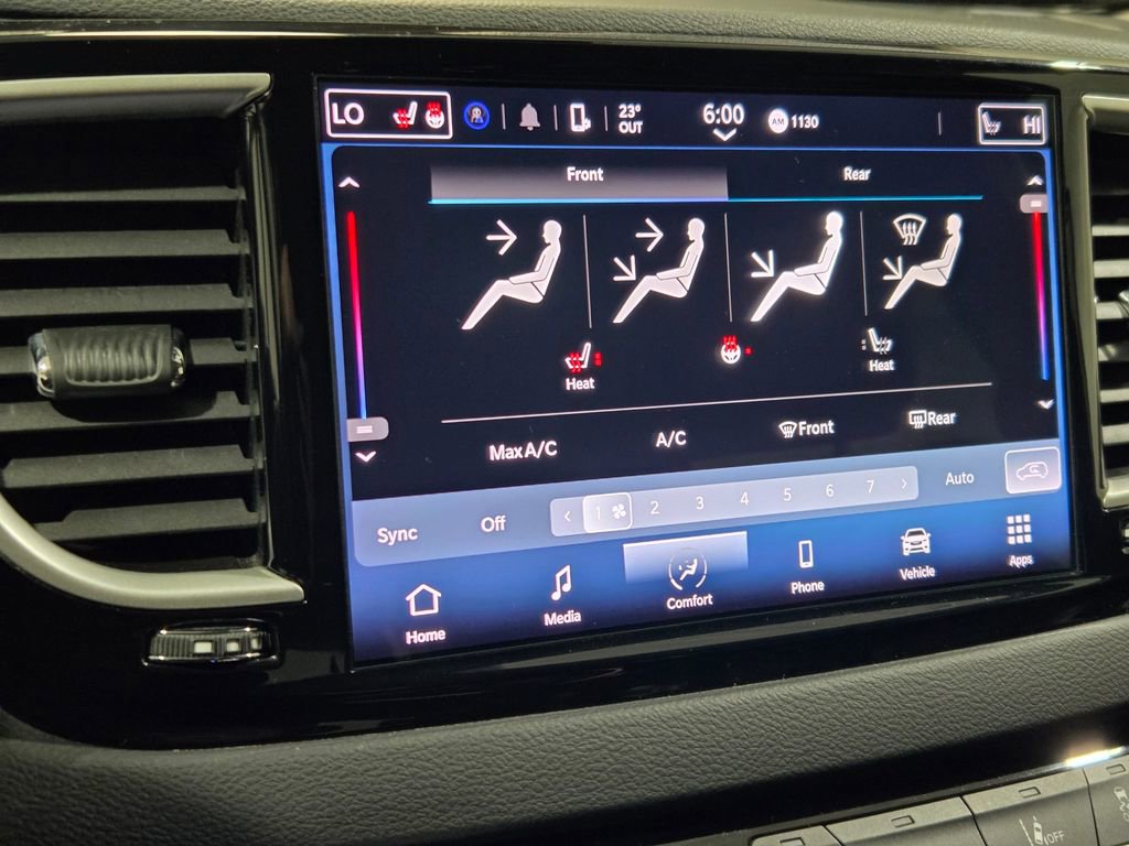 Certified 2023 Chrysler Pacifica Touring-L image 3