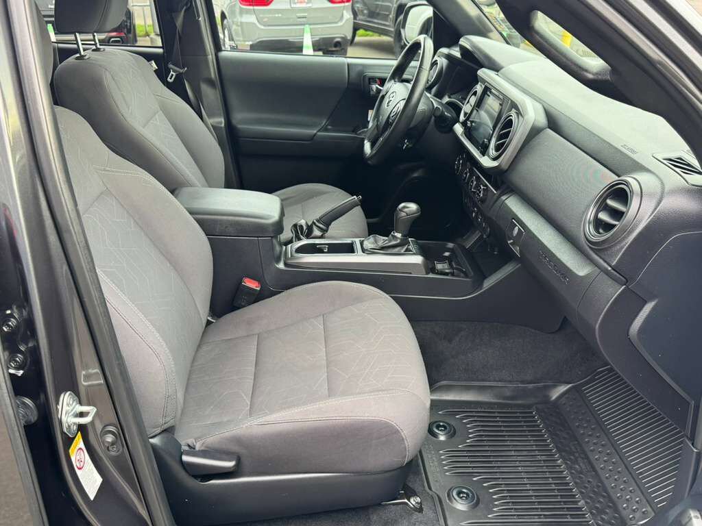 Used 2018 Toyota Tacoma TRD Off-Road w/ Technology Package image 17