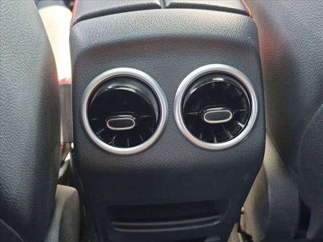Used 2021 Mercedes-Benz GLB 250 4MATIC image 18