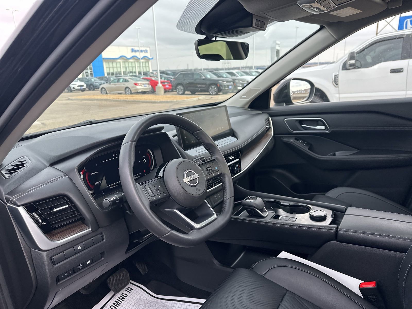 Used 2024 Nissan Rogue Platinum image 11