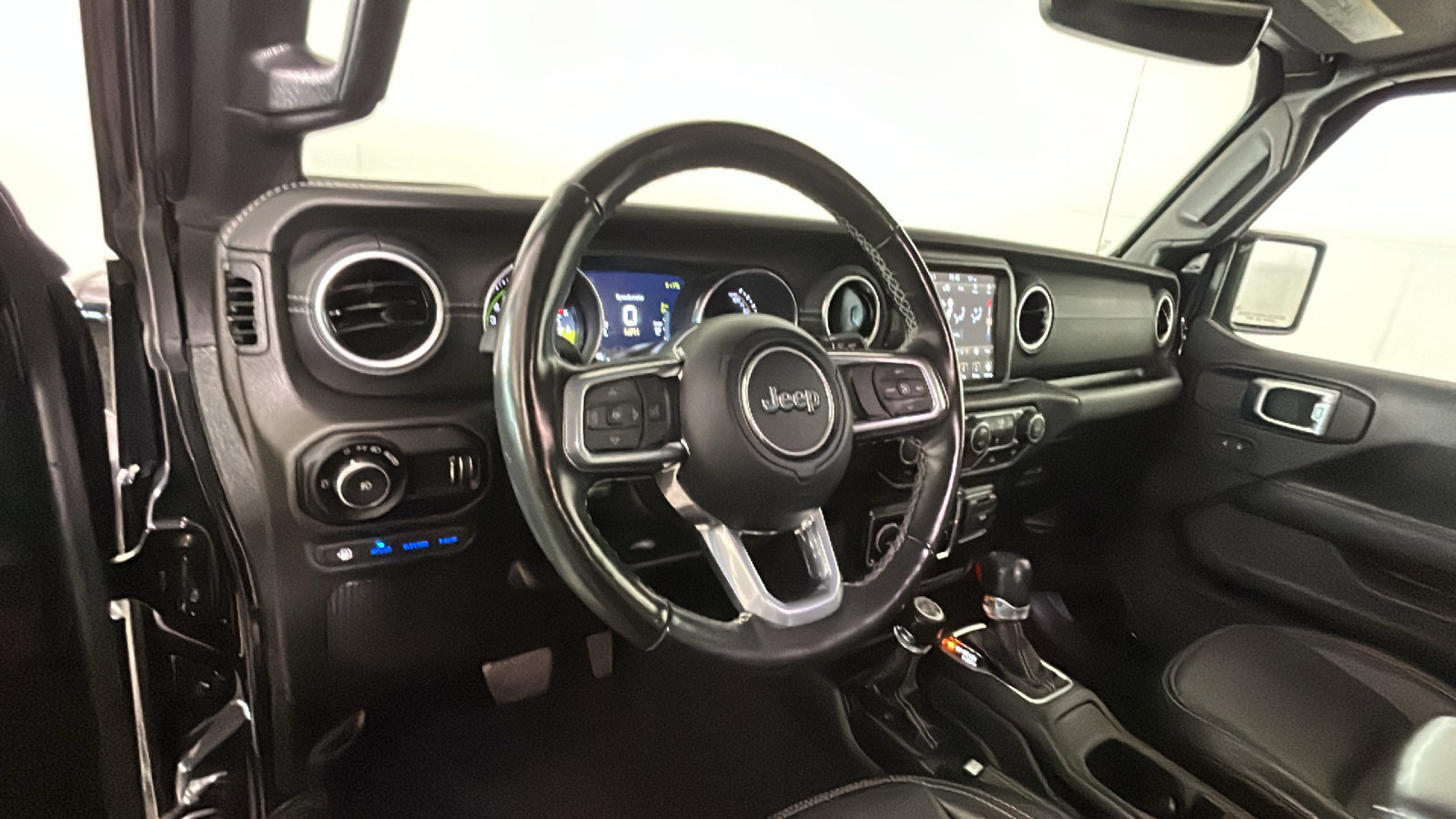 Used 2023 Jeep Wrangler Unlimited Sahara w/ Cold Weather Group AWD/4WD image 16
