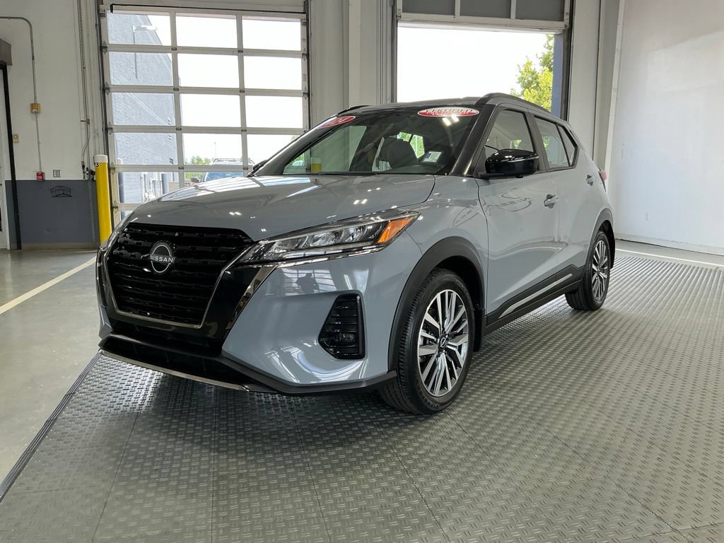 Used 2024 Nissan Kicks SR w/ SR Premium Package FWD image 2