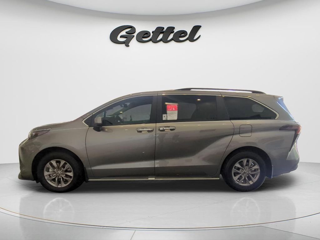 New 2026 Toyota Sienna XLE FWD image 8