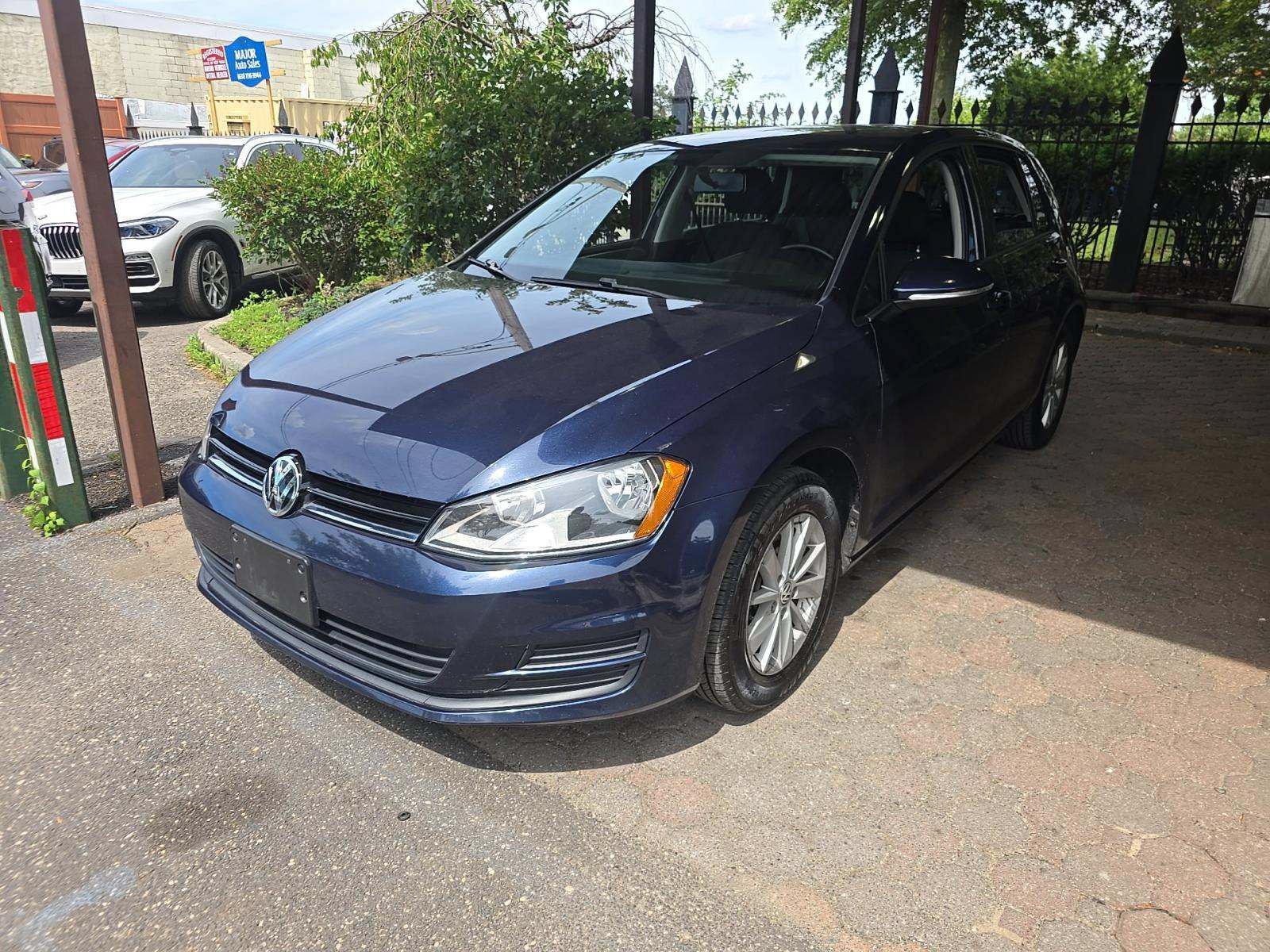 Used 2016 Volkswagen Golf S FWD image 3