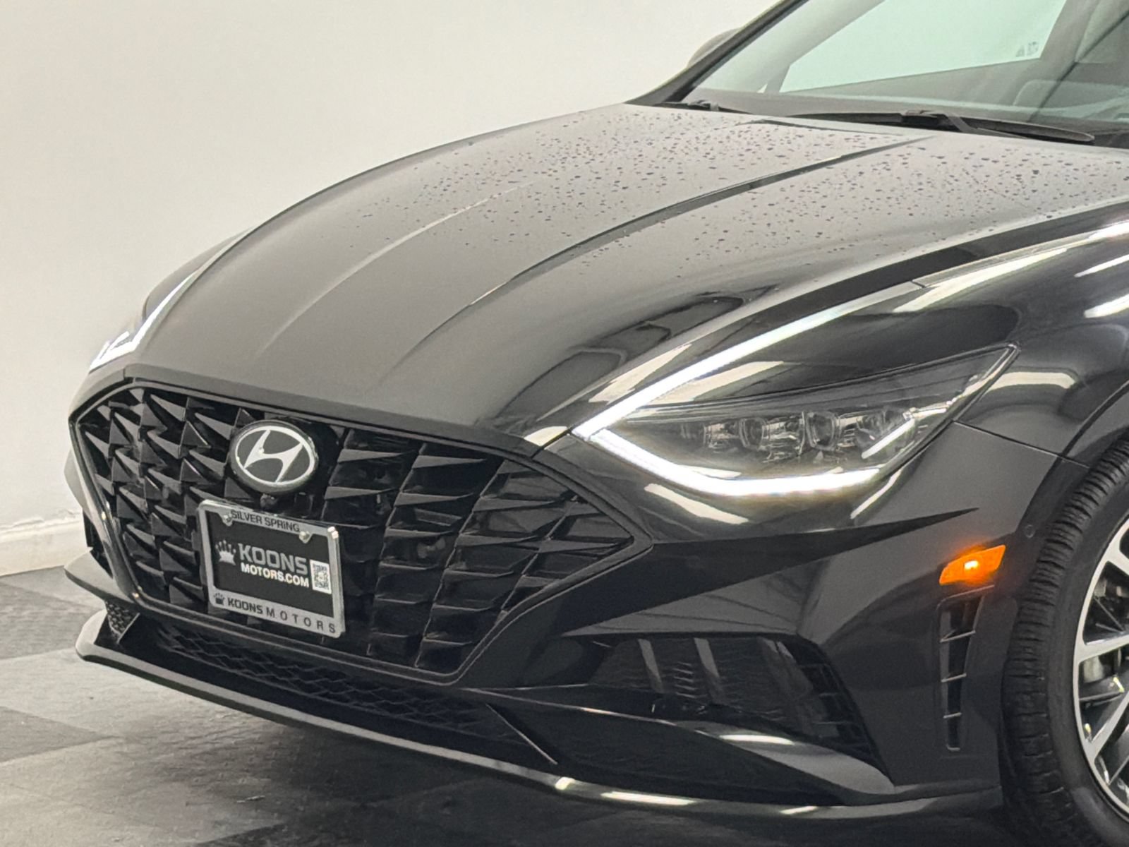 Used 2023 Hyundai Sonata Limited FWD image 2
