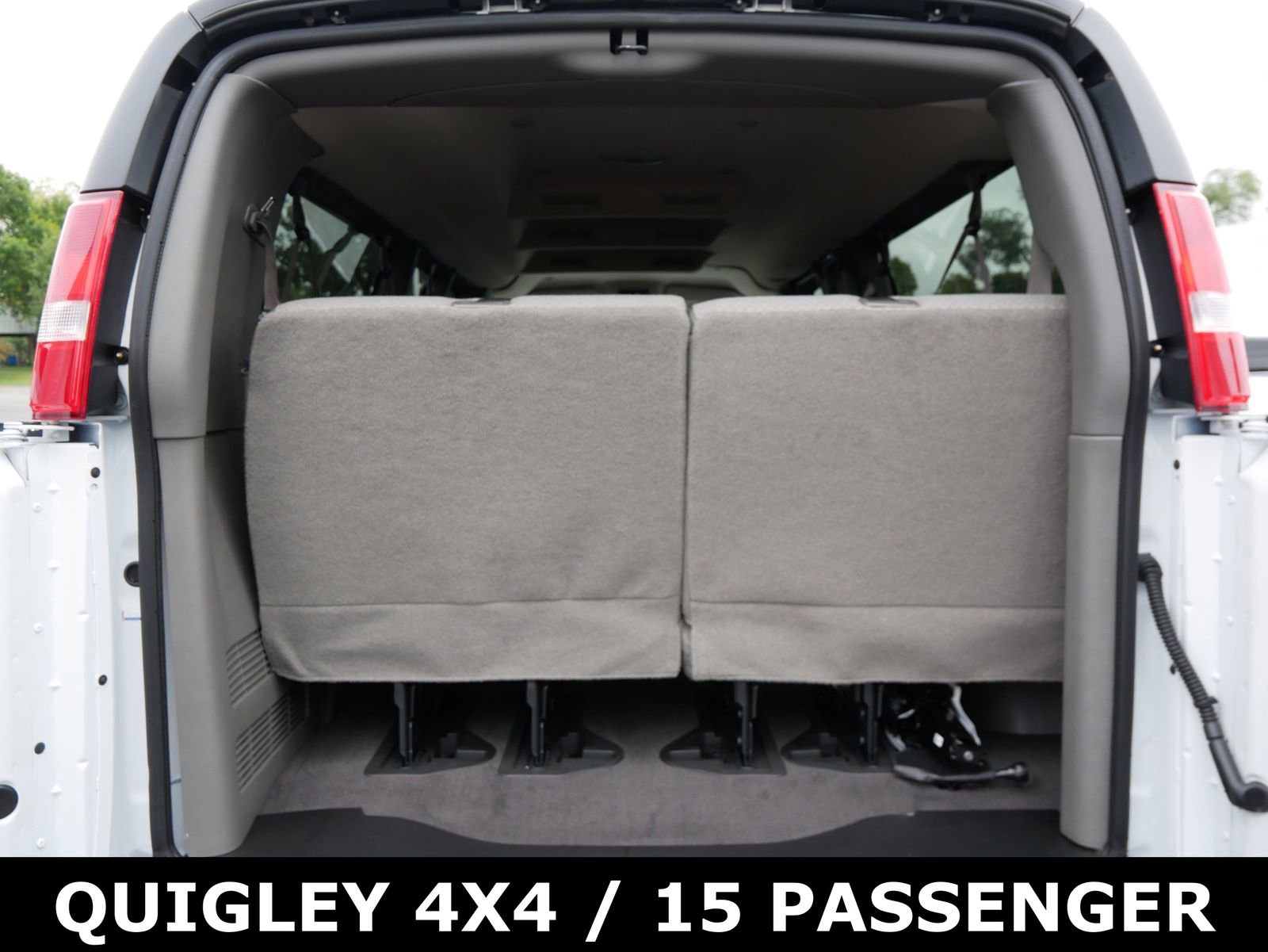 Used 2024 Chevrolet Express 3500 LT w/ LT Preferred Equipment Group image 11