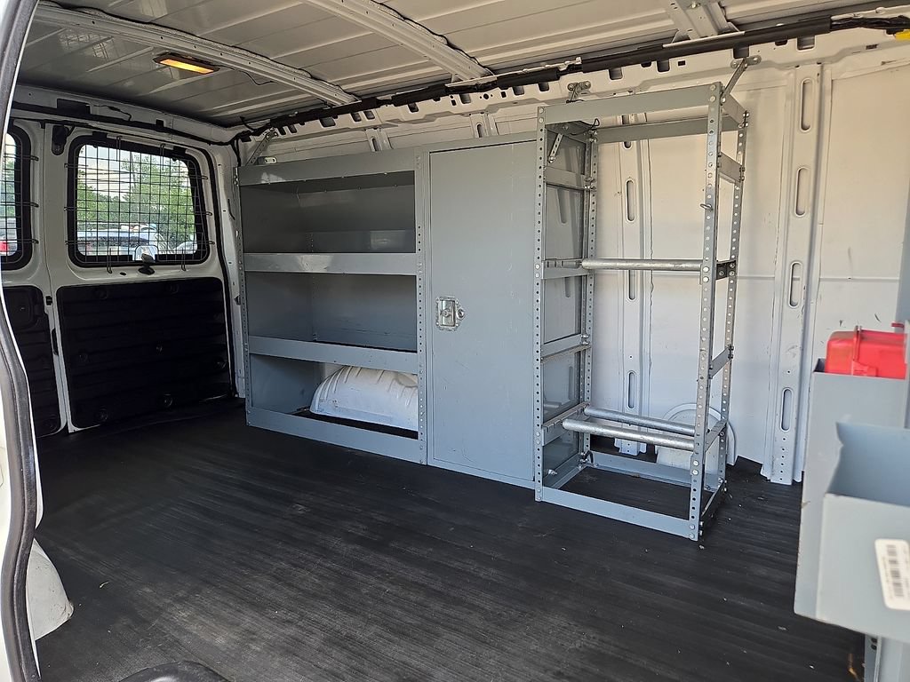 Used 2010 Chevrolet Express 1500 RWD image 17