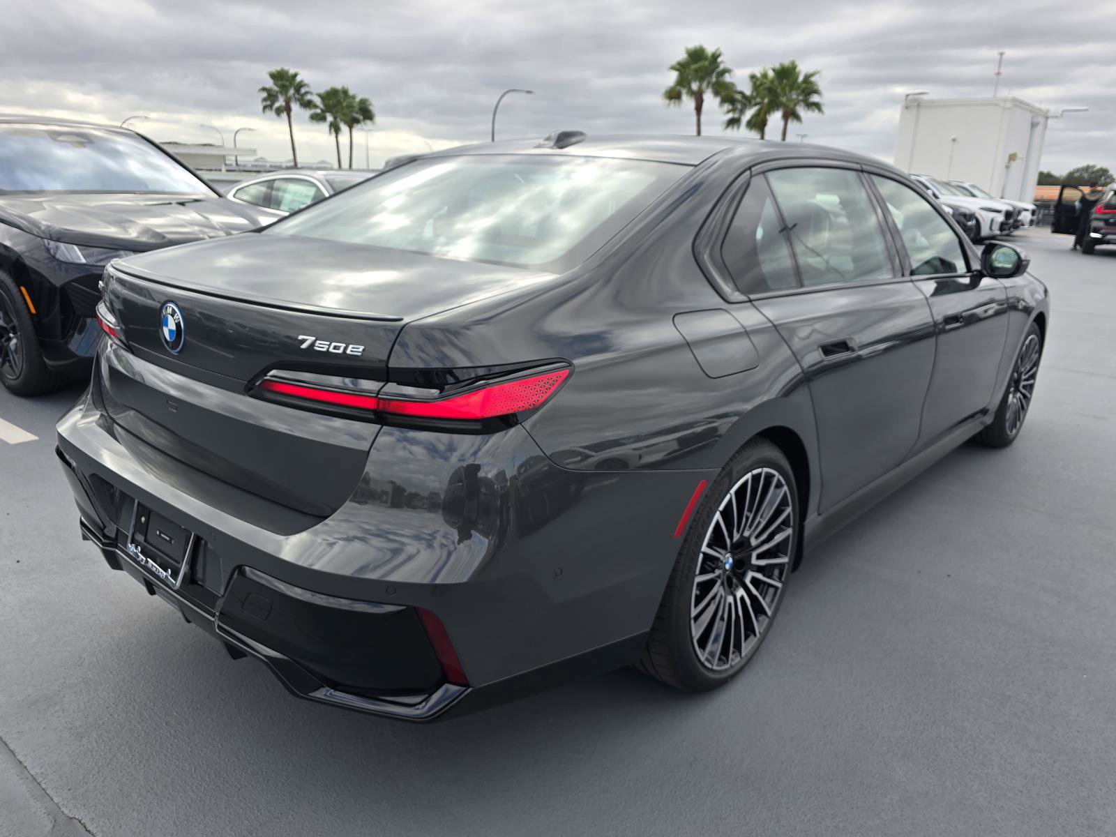 New 2026 BMW 750e xDrive image 3