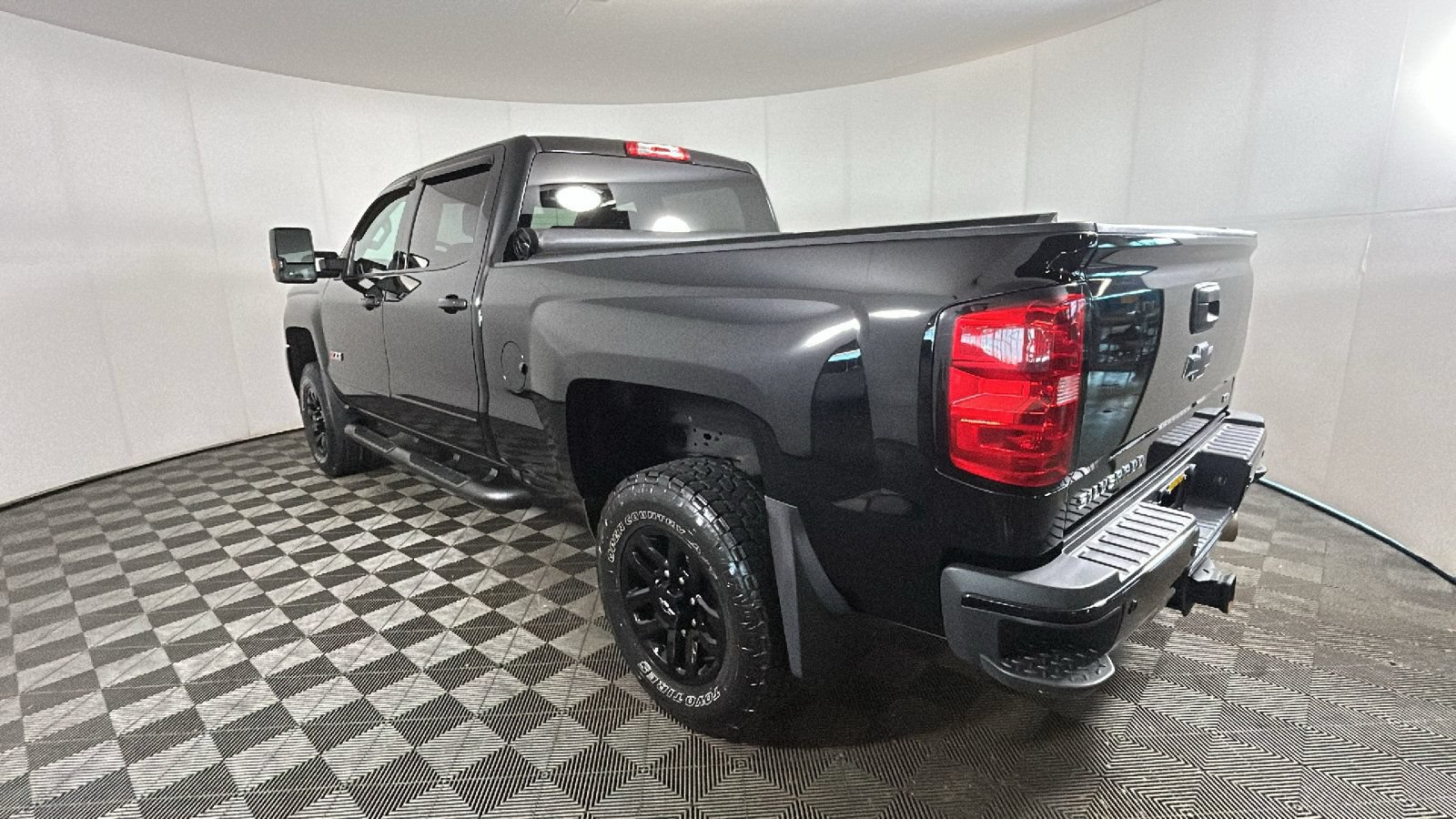 Used 2017 Chevrolet Silverado 2500 LTZ w/ Duramax Plus Package AWD/4WD image 5