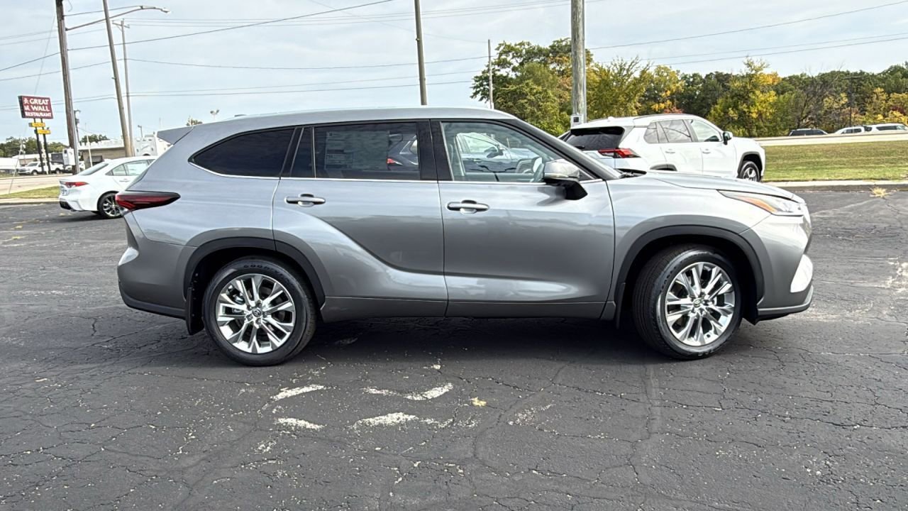New 2026 Toyota Highlander Limited image 10