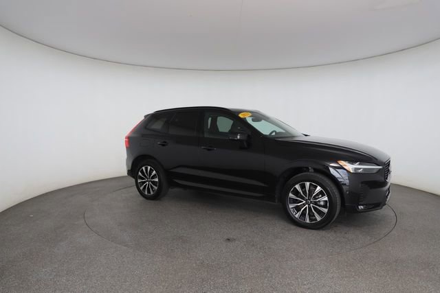 Used 2023 Volvo XC60 B5 Plus image 26