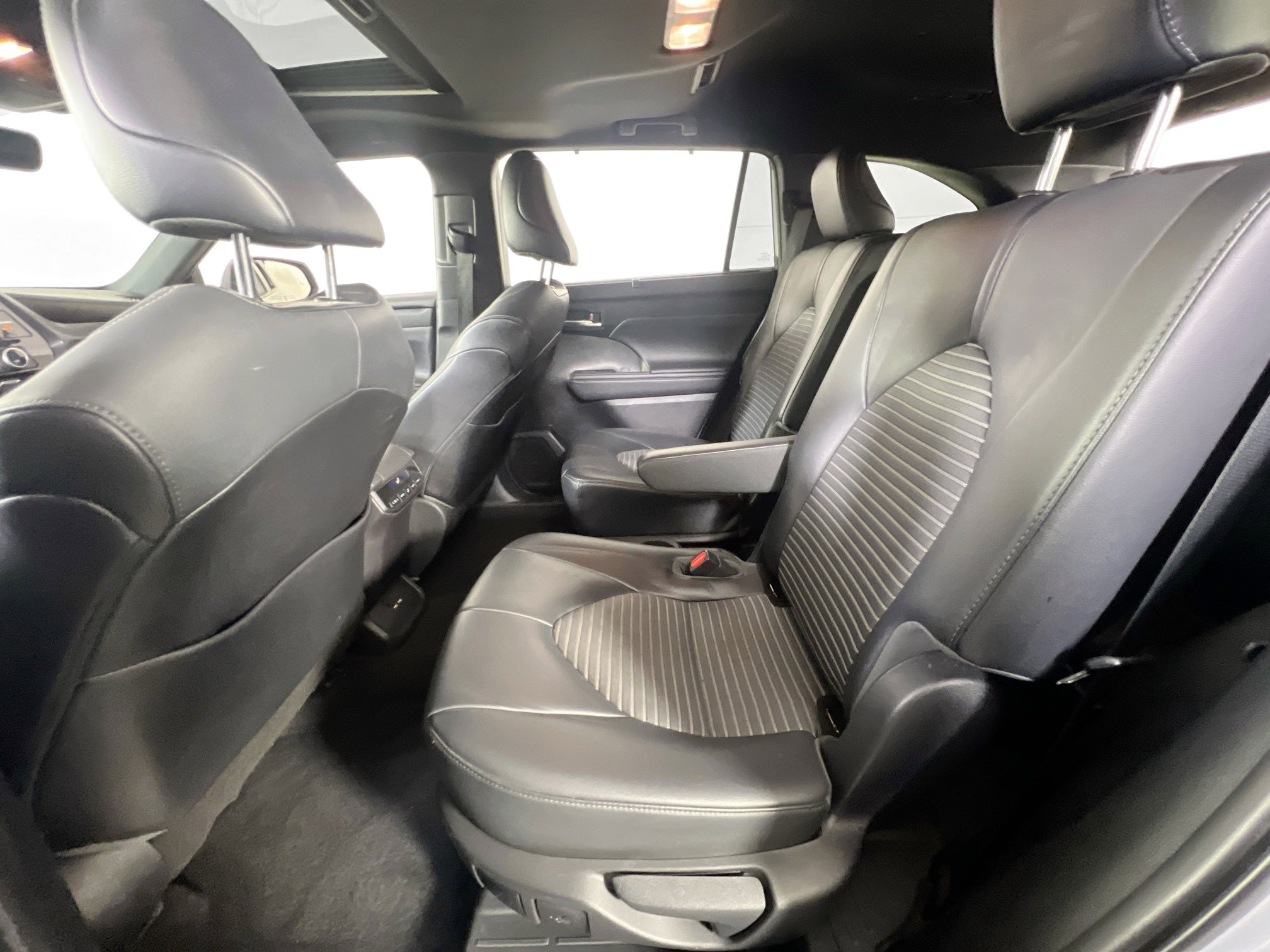 Used 2021 Toyota Highlander XSE image 24