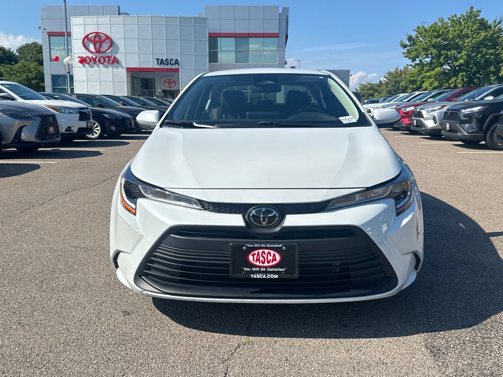 Used 2023 Toyota Corolla LE FWD image 2