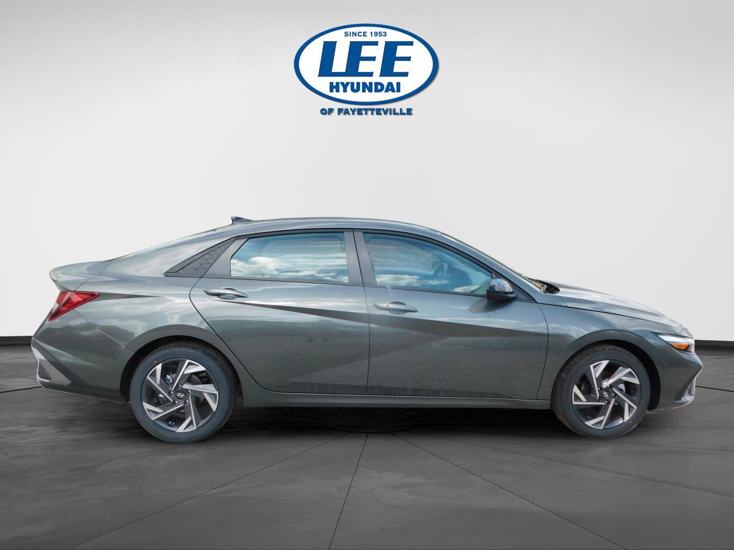 Used 2025 Hyundai Elantra Sport image 2