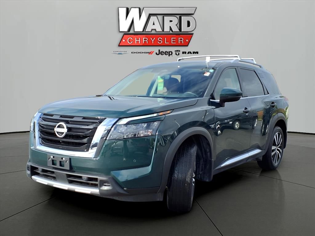 Used 2025 Nissan Pathfinder Platinum image 4