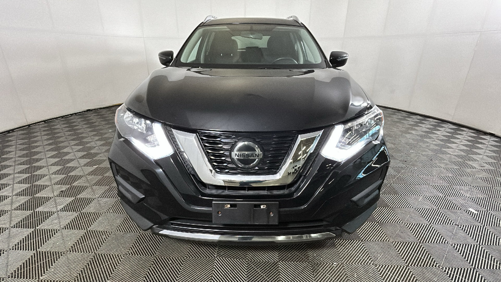 Used 2018 Nissan Rogue SV AWD/4WD image 8