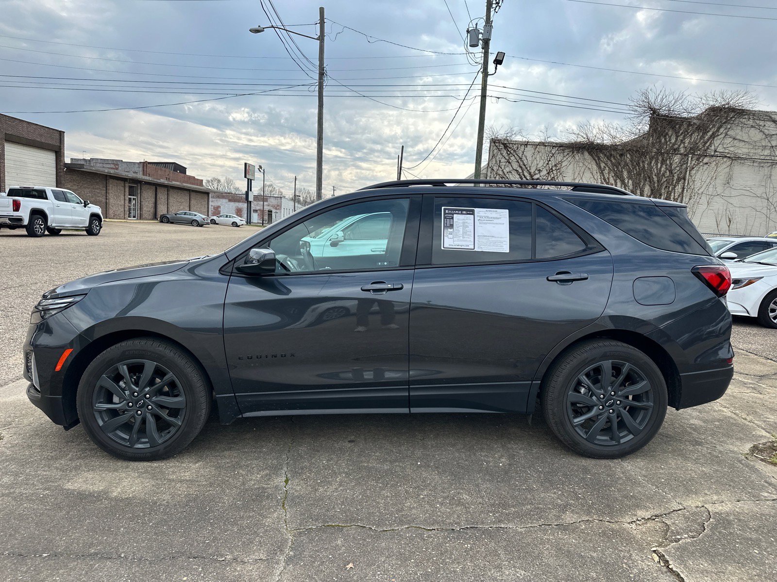 Used 2023 Chevrolet Equinox RS image 3